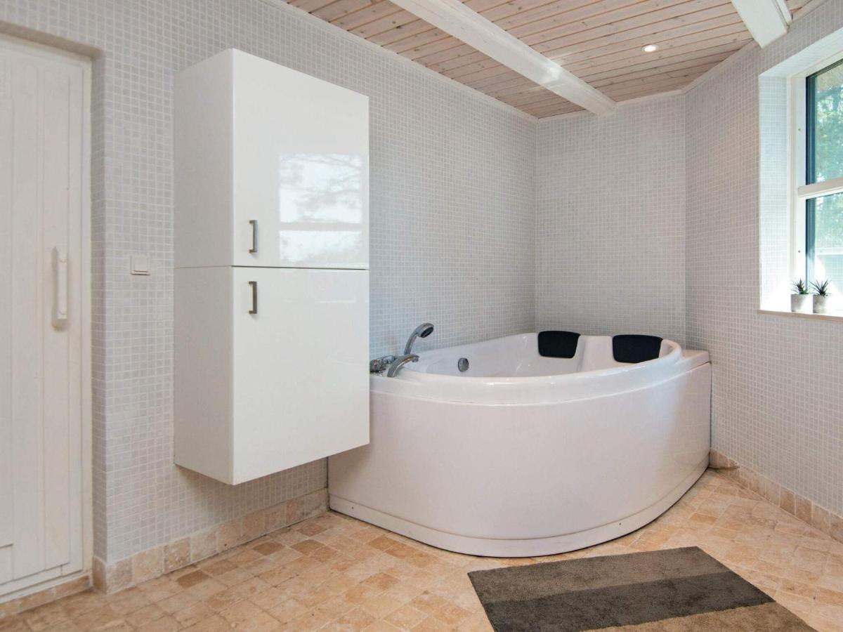 7 Person Holiday Home In R M Vesterhede Eksteriør bilde